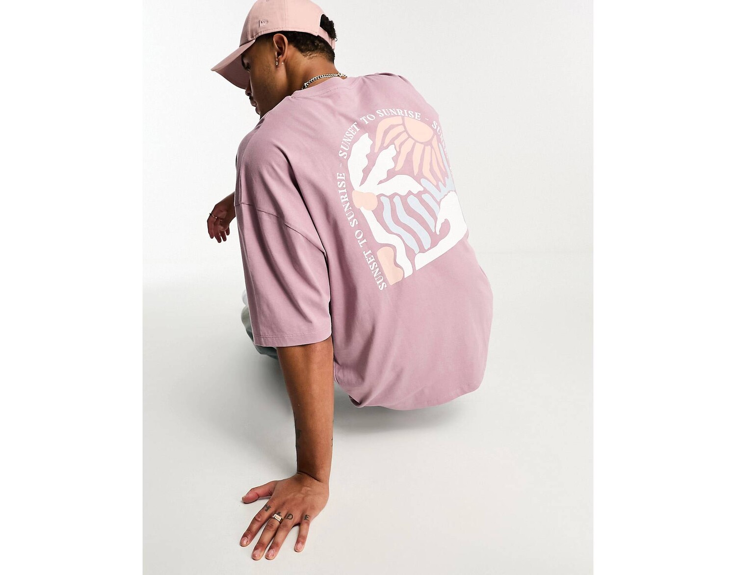 Серо-розовая футболка оверсайз с абстрактным цветочным принтом на спине ASOS DESIGN
Серо-розовая футболка оверсайз с абстрактным цветочным принтом на спине ASOS DESIGN