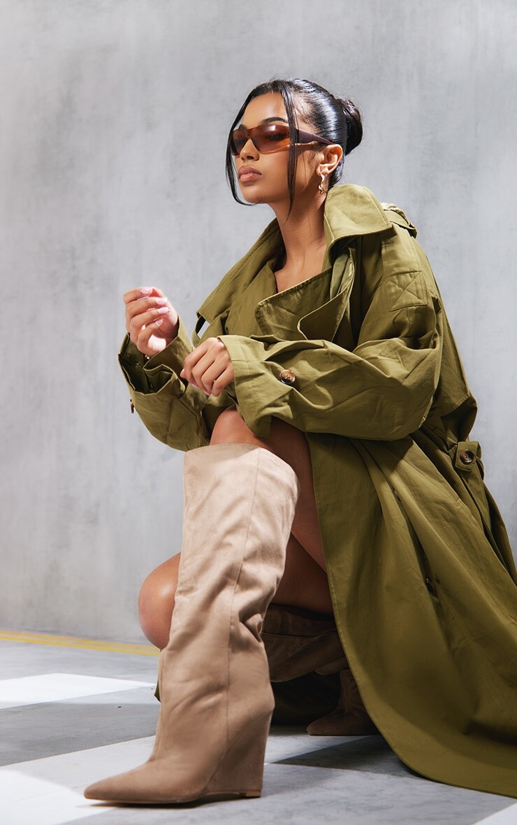 PrettyLittleThing Сапоги до колена из искусственной замши песочного цвета с острыми деталями по боковым швам на танкетке
PrettyLittleThing Сапоги до колена из искусственной замши песочного цвета с острыми деталями по боковым швам на танкетке