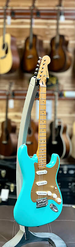 Squier 40th Anniversary Stratocaster, Vintage Edition, кленовый гриф, золотая анодированная накладка, 40th Anniversary Stratocaster, Vintage Edition, Maple Finge...
Squier 40th Anniversary Stratocaster, Vintage Edition, кленовый гриф, золотая анодированная накладка, 40th Anniversary Stratocaster, Vintage Edition, Maple Finge...