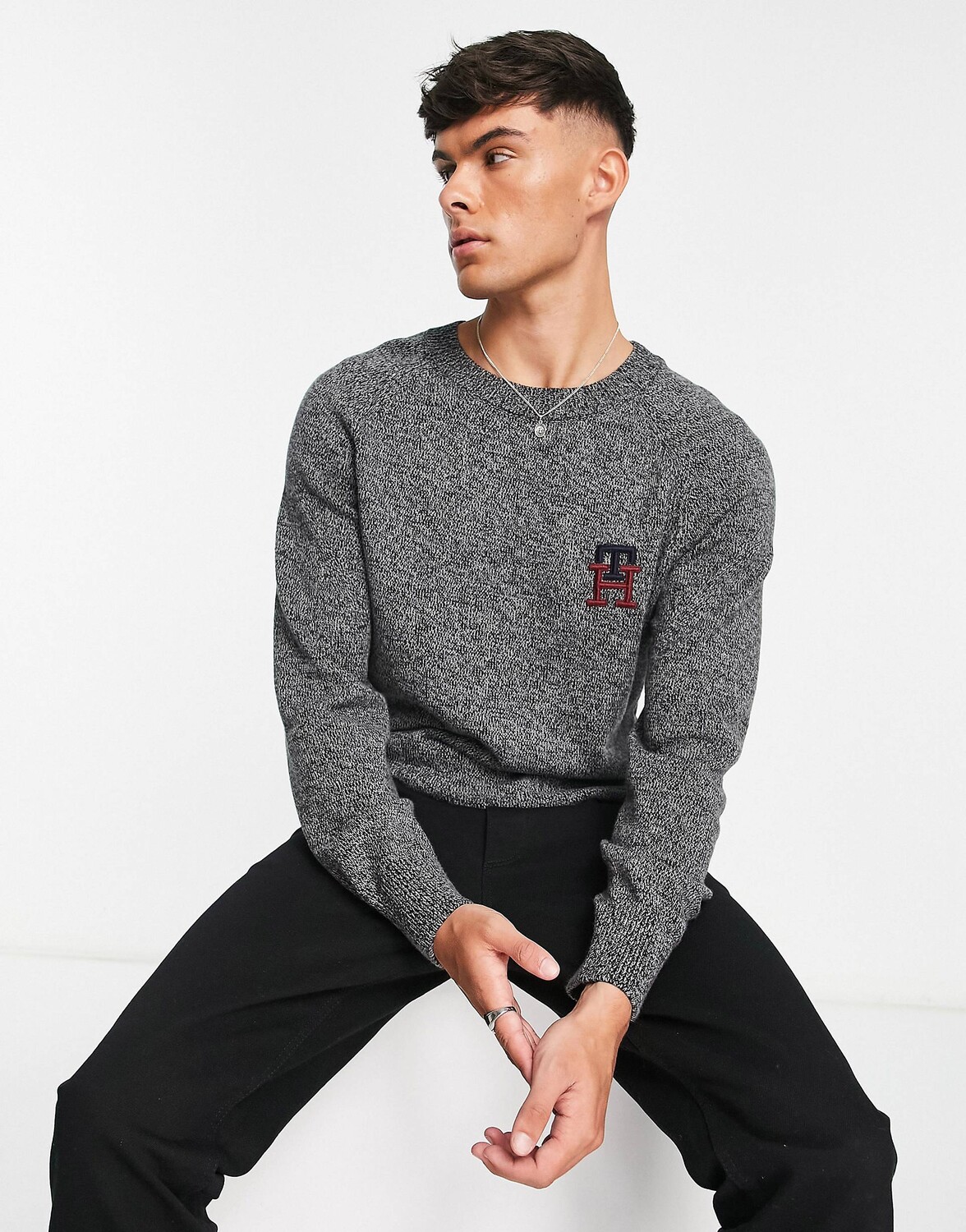 Темно-серый меланжевый джемпер из американского хлопка с монограммой Tommy Hilfiger
Темно-серый меланжевый джемпер из американского хлопка с монограммой Tommy Hilfiger