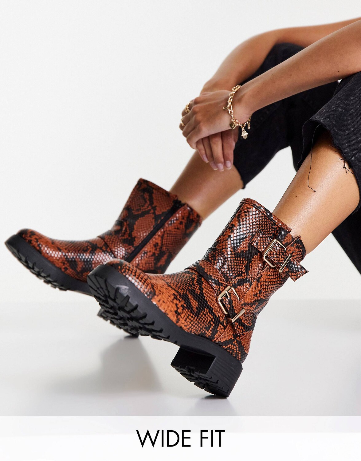 Светло-коричневые походные ботинки со змеиным рисунком ASOS DESIGN Wide Fit Amber
Светло-коричневые походные ботинки со змеиным рисунком ASOS DESIGN Wide Fit Amber