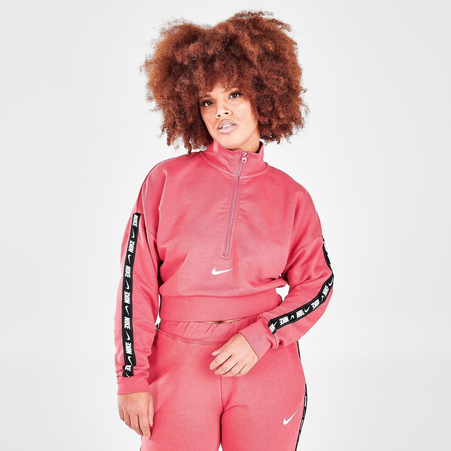 Женская флисовая укороченная толстовка Nike Sportswear Essential Tape с молнией до половины, розовый
Женская флисовая укороченная толстовка Nike Sportswear Essential Tape с молнией до половины, розовый