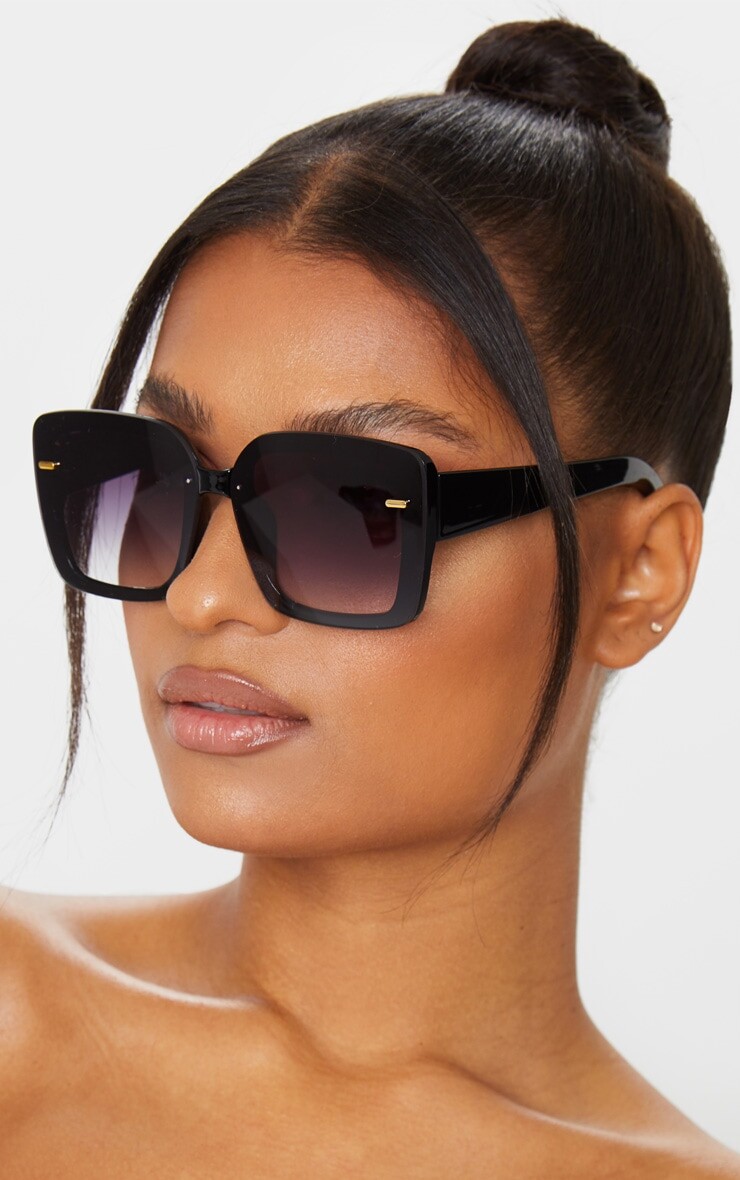 PrettyLittleThing Черные объемные солнцезащитные очки в квадратной оправе с золотой отделкой
PrettyLittleThing Черные объемные солнцезащитные очки в квадратной оправе с золотой отделкой