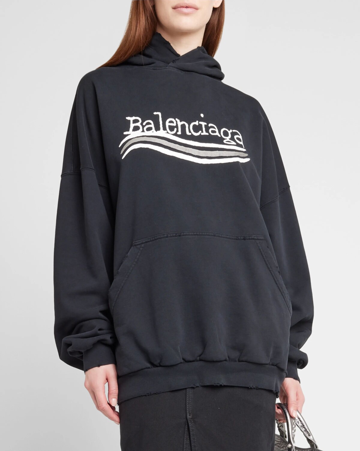 Толстовка большого размера с нарисованной от руки политической кампанией Balenciaga, цвет 1197 Black/Silver/White
Толстовка большого размера с нарисованной от руки политической кампанией Balenciaga, цвет 1197 Black/Silver/White
