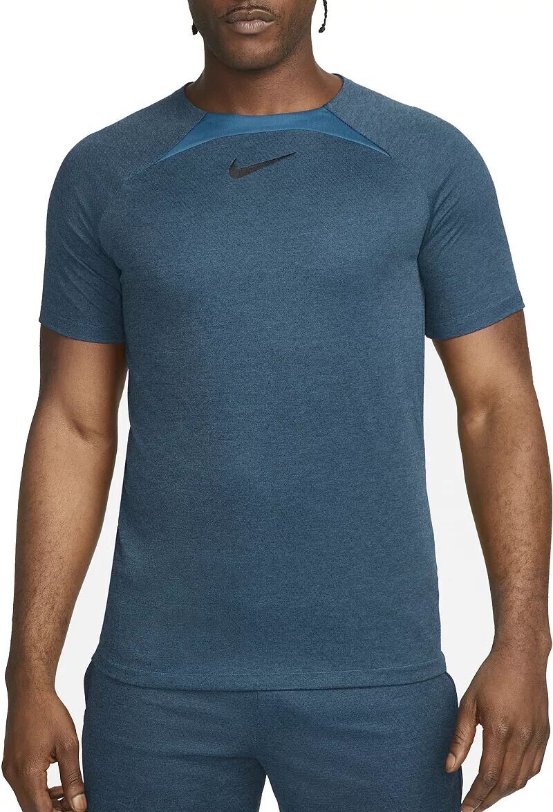 Мужская футбольная футболка с короткими рукавами Nike Giannis Dri-FIT Global Football, синий
Мужская футбольная футболка с короткими рукавами Nike Giannis Dri-FIT Global Football, синий