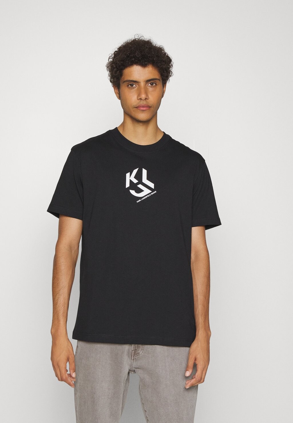 Футболка с принтом ФУТБОЛКА REGULAR MONOGRAM TREE UNISEX Karl Lagerfeld, черная
Футболка с принтом ФУТБОЛКА REGULAR MONOGRAM TREE UNISEX Karl Lagerfeld, черная