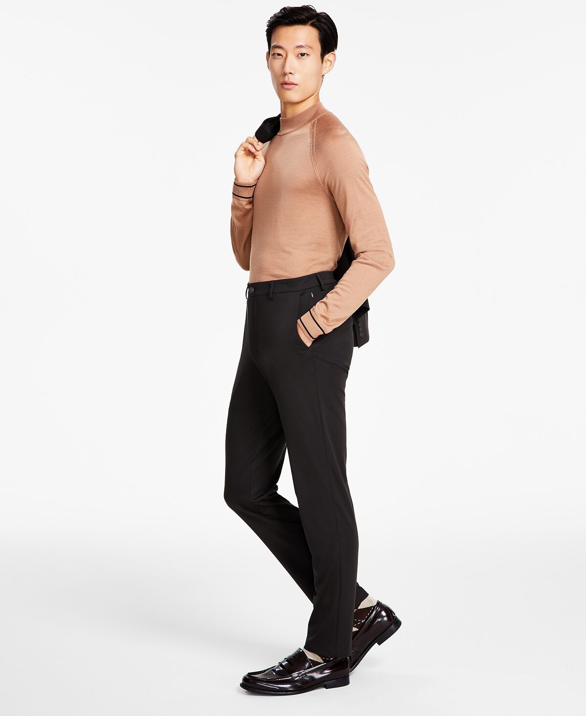 Мужские облегающие эластичные костюмные брюки однотонного трикотажа Calvin Klein
Мужские облегающие эластичные костюмные брюки однотонного трикотажа Calvin Klein