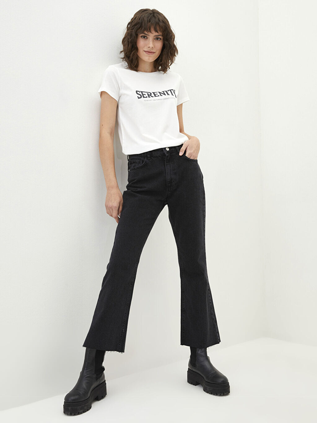 Женские джинсовые брюки испанского родео с высокой талией и карманами LCW Jeans
Женские джинсовые брюки испанского родео с высокой талией и карманами LCW Jeans