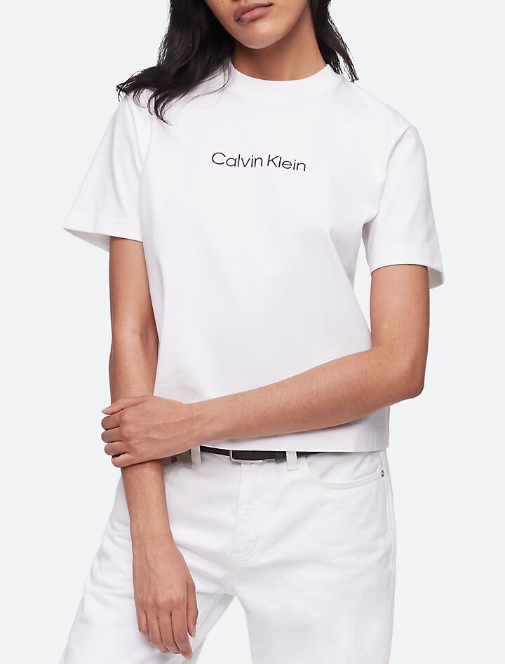 Стандартная футболка свободного кроя с круглым вырезом и логотипом Calvin Klein, белый
Стандартная футболка свободного кроя с круглым вырезом и логотипом Calvin Klein, белый