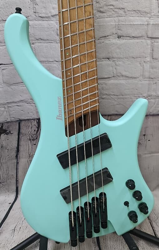 Ibanez EHB1005MSSFM 5-струнный бас-гитара без головы с сумкой - матовая морская пена зеленого цвета, 7,4 фунта
Ibanez EHB1005MSSFM 5-струнный бас-гитара без головы с сумкой - матовая морская пена зеленого цвета, 7,4 фунта