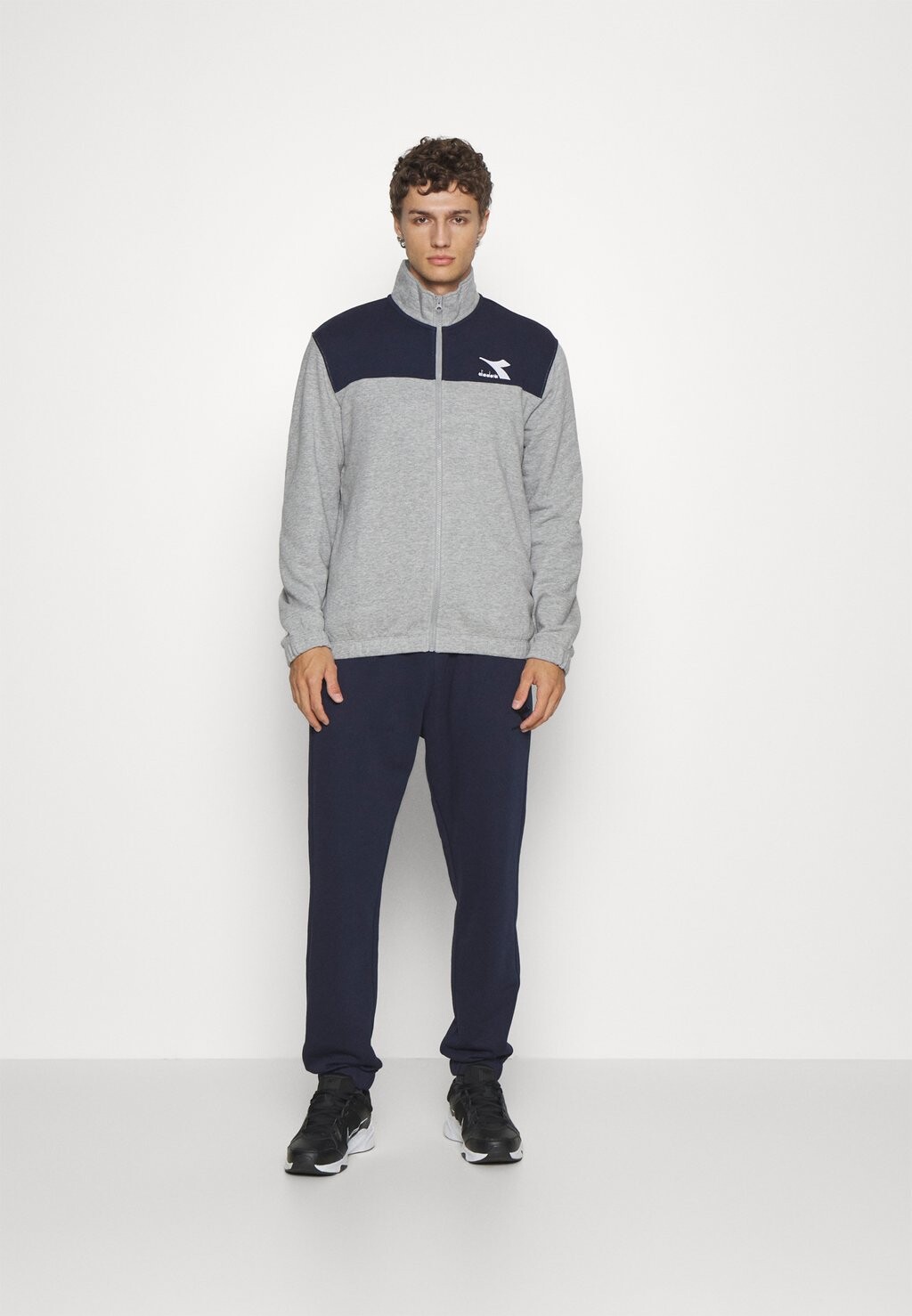 Спортивный костюм TRACKSUIT CORE Diadora, высокая посадка/классический синий
Спортивный костюм TRACKSUIT CORE Diadora, высокая посадка/классический синий
