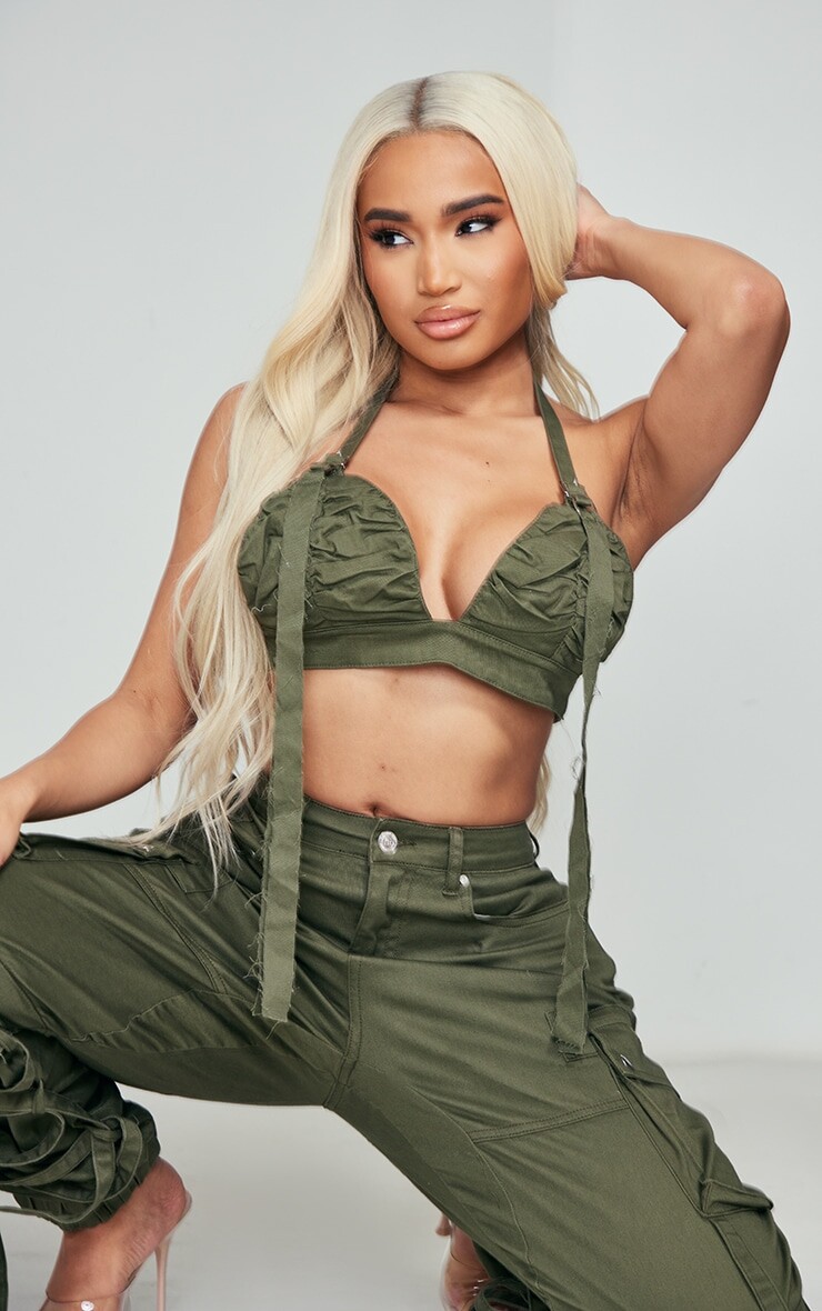 PrettyLittleThing Форма хаки Джинсовый бюстгальтер без косточек со сборками и пряжкой
PrettyLittleThing Форма хаки Джинсовый бюстгальтер без косточек со сборками и пряжкой