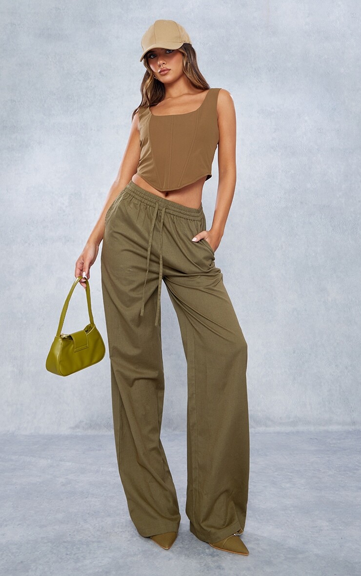 PrettyLittleThing Эластичные широкие брюки цвета хаки с льняным узором на кулиске
PrettyLittleThing Эластичные широкие брюки цвета хаки с льняным узором на кулиске
