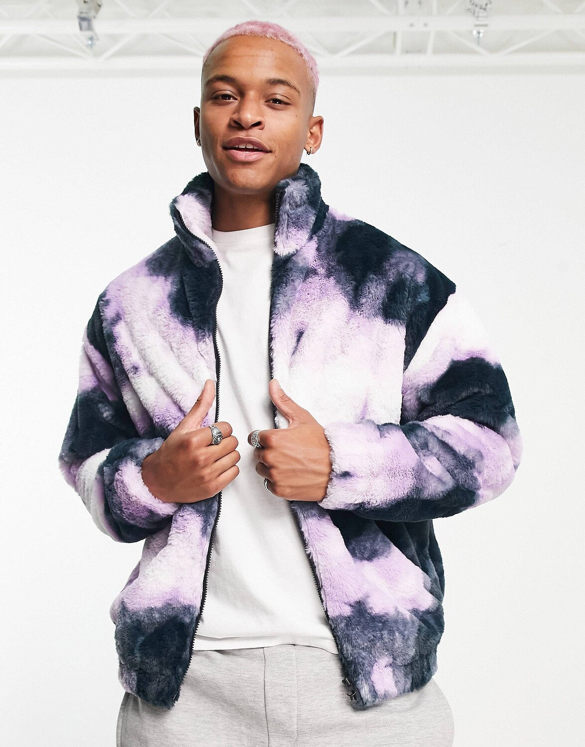 Свободная куртка из искусственного меха на молнии ASOS DESIGN с фиолетовым оттенком тай-дай
Свободная куртка из искусственного меха на молнии ASOS DESIGN с фиолетовым оттенком тай-дай