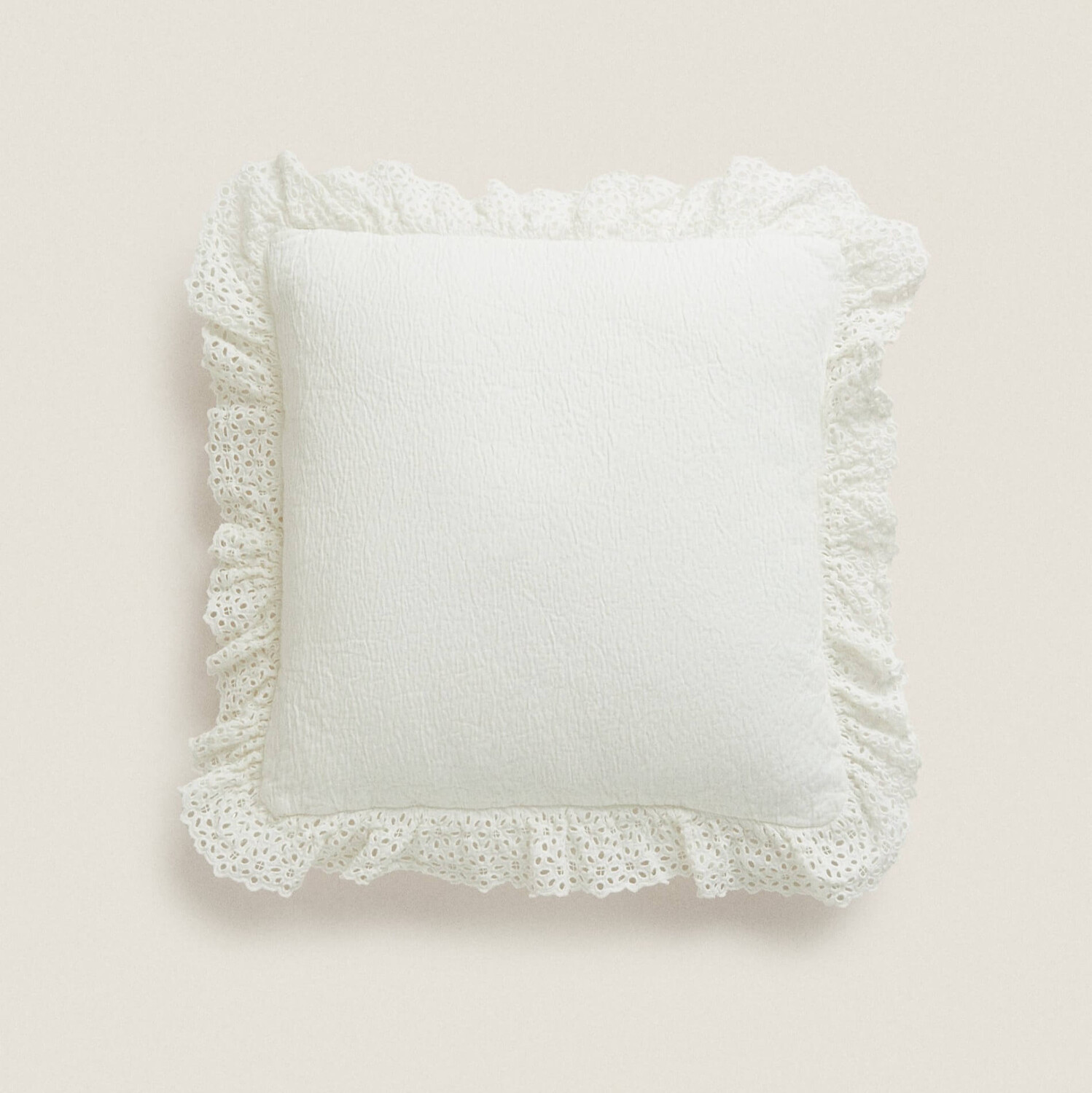 Чехол на подушку Zara Home Embroidered Ruffle Trims Cushion Cover, кремово-белый
Чехол на подушку Zara Home Embroidered Ruffle Trims Cushion Cover, кремово-белый