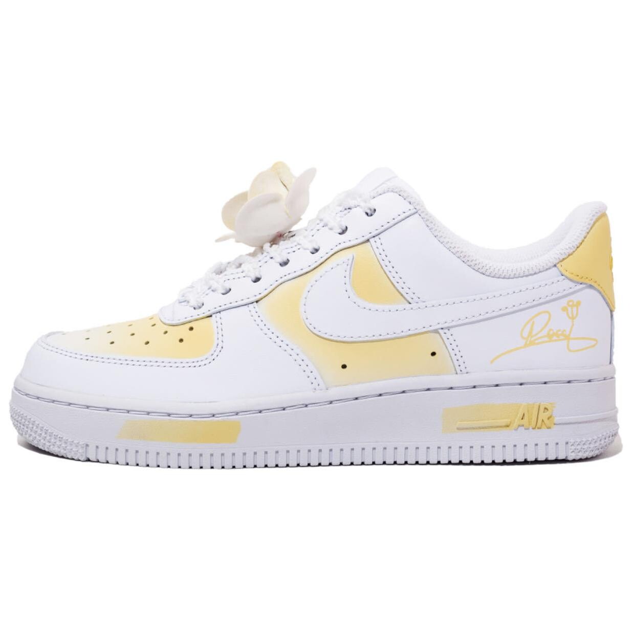 Кроссовки Nike Air Force 1 Skateboarding Shoes Women's Low-top Yellow, цвет Champagne
Кроссовки Nike Air Force 1 Skateboarding Shoes Women's Low-top Yellow, цвет Champagne