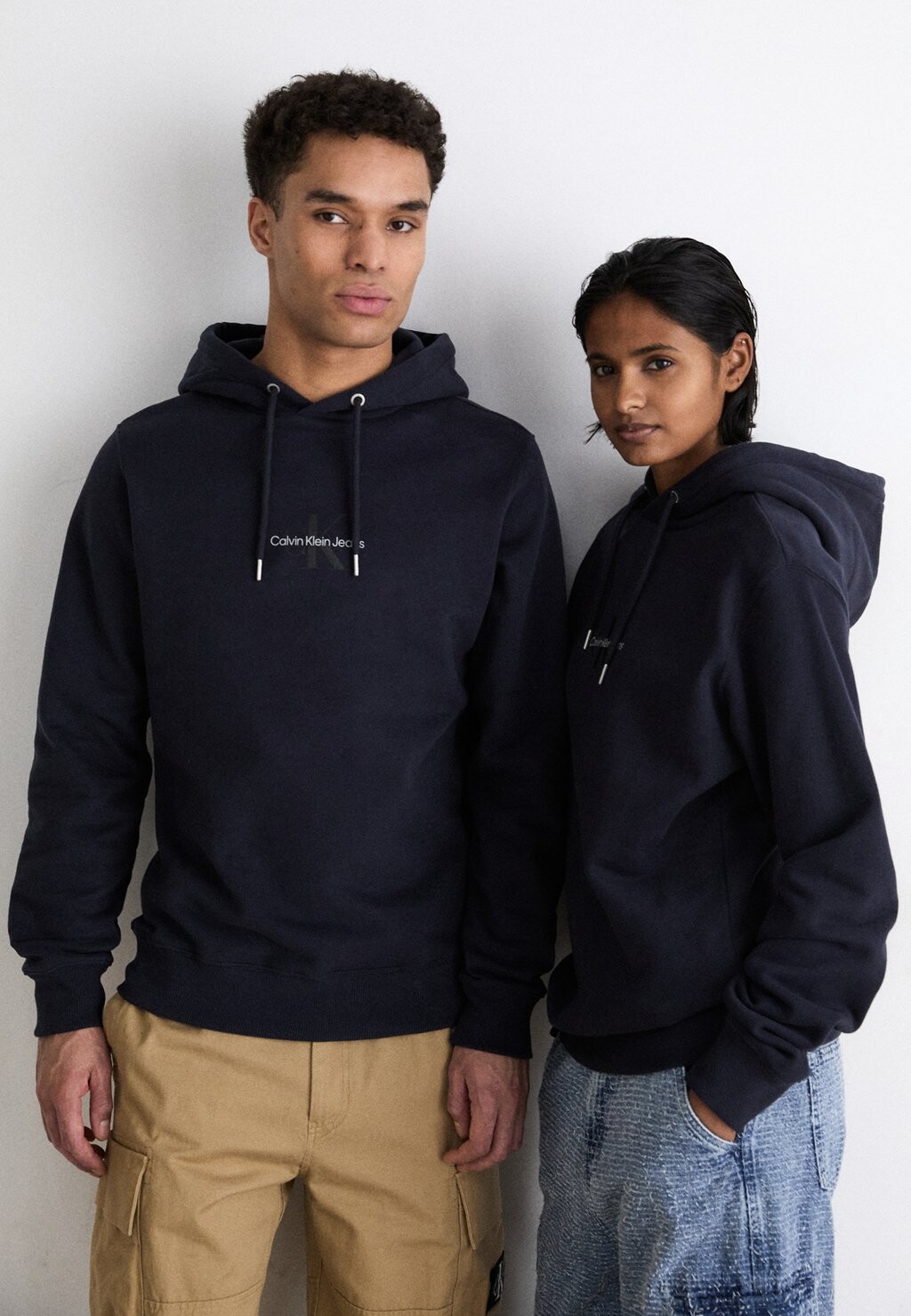 Толстовка REGULAR HOODIE SMALL MONOLOGO UNISEX Calvin Klein Jeans, цвет night sky
Толстовка REGULAR HOODIE SMALL MONOLOGO UNISEX Calvin Klein Jeans, цвет night sky