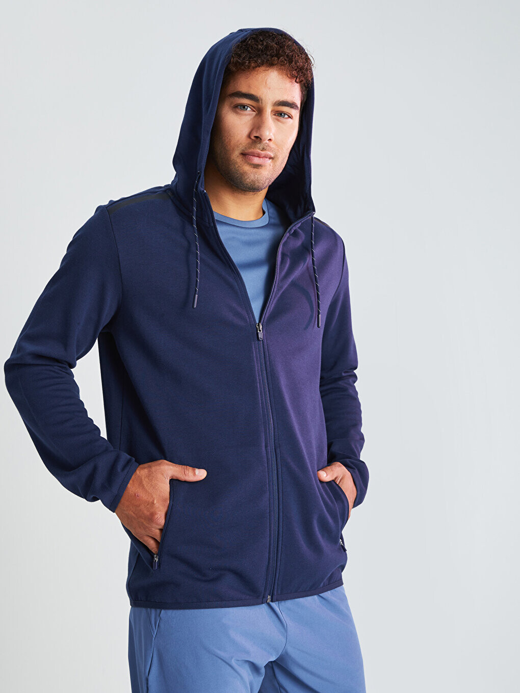 Мужской кардиган для активного спорта Slim Fit с капюшоном LCW Active, темно-синий
Мужской кардиган для активного спорта Slim Fit с капюшоном LCW Active, темно-синий