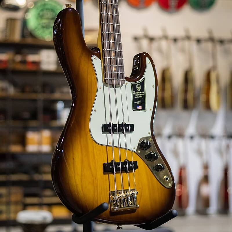 Памятный 75-летний юбилей Fender Jazz Bass 2-Color Bourbon Burst 75TH ANV CMRTV J BASS RW 2CB
Памятный 75-летний юбилей Fender Jazz Bass 2-Color Bourbon Burst 75TH ANV CMRTV J BASS RW 2CB