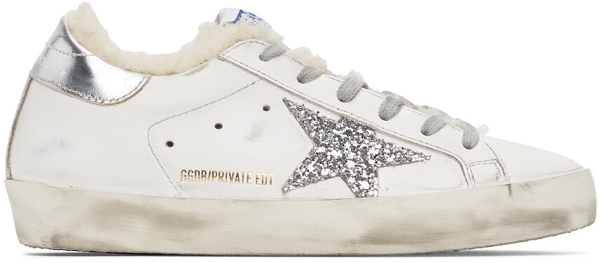 Эксклюзивные бело-серебристые кроссовки Super-Star от SSENSE из овечьей шерсти Golden Goose
Эксклюзивные бело-серебристые кроссовки Super-Star от SSENSE из овечьей шерсти Golden Goose