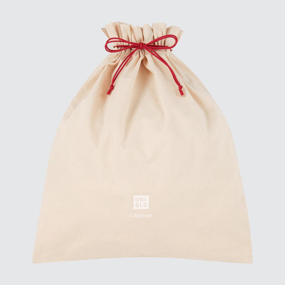 Мужская/женская подарочная сумка Uniqlo (L) Может использоваться как мужчинами, так и женщинами
Мужская/женская подарочная сумка Uniqlo (L) Может использоваться как мужчинами, так и женщинами