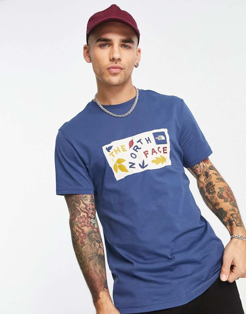 Темно-синяя футболка с принтом на груди The North Face Leaf Drawing эксклюзивно на ASOS, Синий
Темно-синяя футболка с принтом на груди The North Face Leaf Drawing эксклюзивно на ASOS, Синий