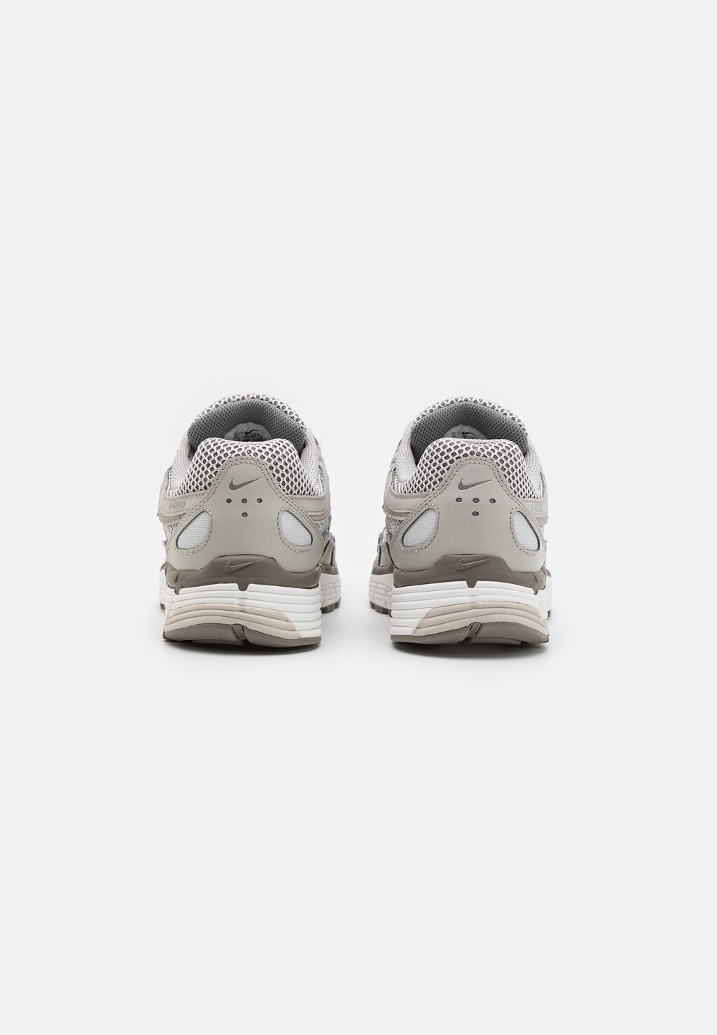 Кроссовки Nike, легкая железная руда/серебристый металлик/фотонная пыль/плоское олово/белый саммит P-6000 Prm
Кроссовки Nike, легкая железная руда/серебристый металлик/фотонная пыль/плоское олово/белый саммит P-6000 Prm