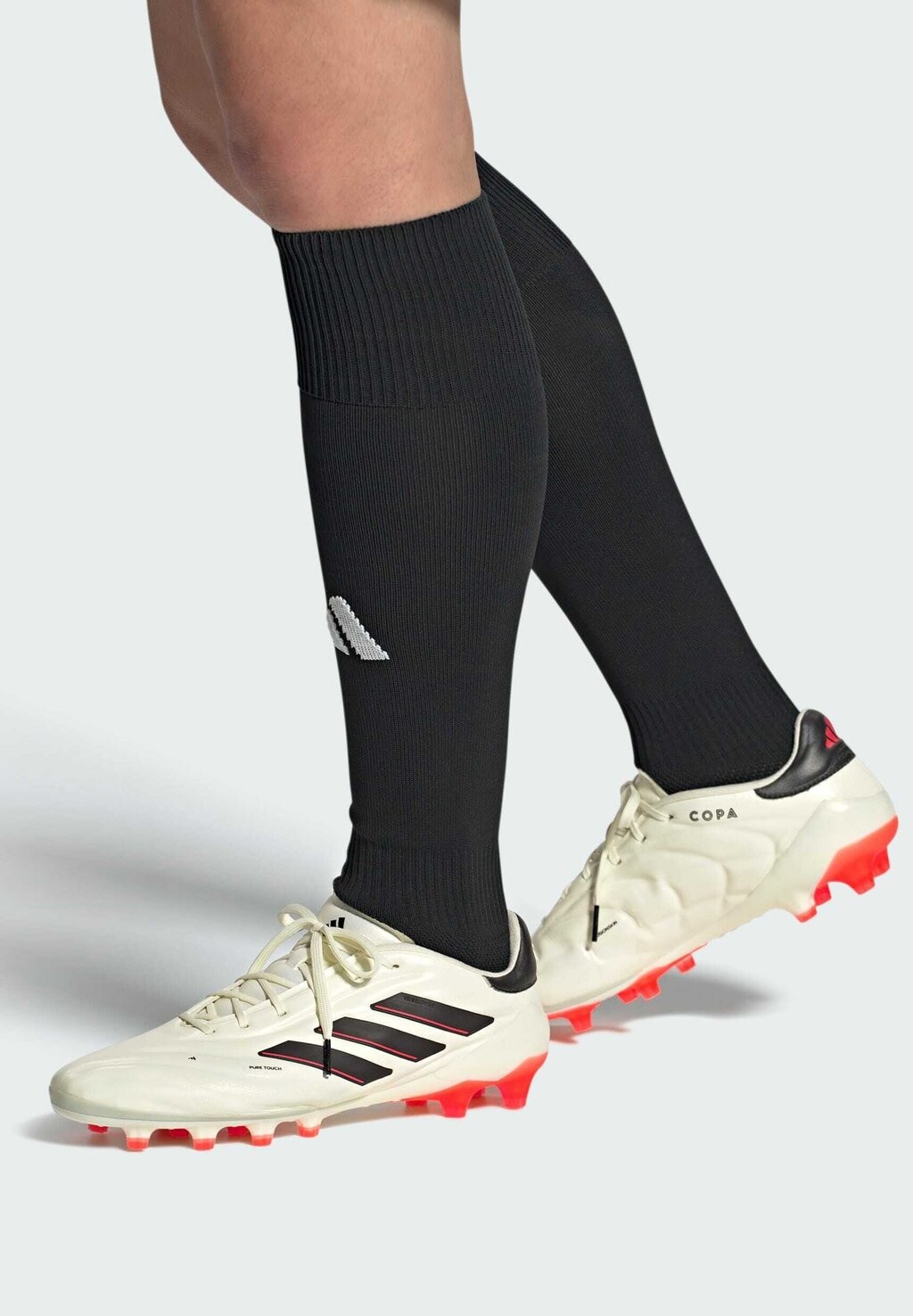 Футбольные бутсы с шипами Copa Pure Elite Artificial Grass Adidas, цвет ivory core black solar red
Футбольные бутсы с шипами Copa Pure Elite Artificial Grass Adidas, цвет ivory core black solar red