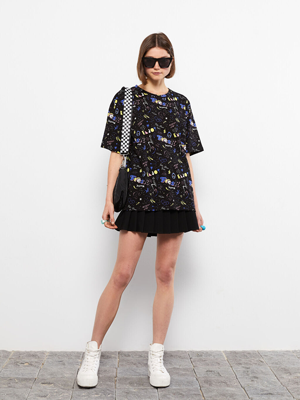 Хлопковая женская футболка с круглым вырезом и короткими рукавами LCW Casual, Черный
Хлопковая женская футболка с круглым вырезом и короткими рукавами LCW Casual, Черный