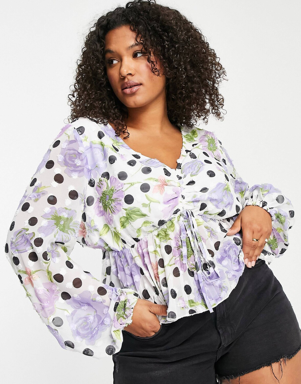 Блузка с длинными рукавами и плиссированной баской ASOS DESIGN Curve с цветочным принтом и пятном
Блузка с длинными рукавами и плиссированной баской ASOS DESIGN Curve с цветочным принтом и пятном