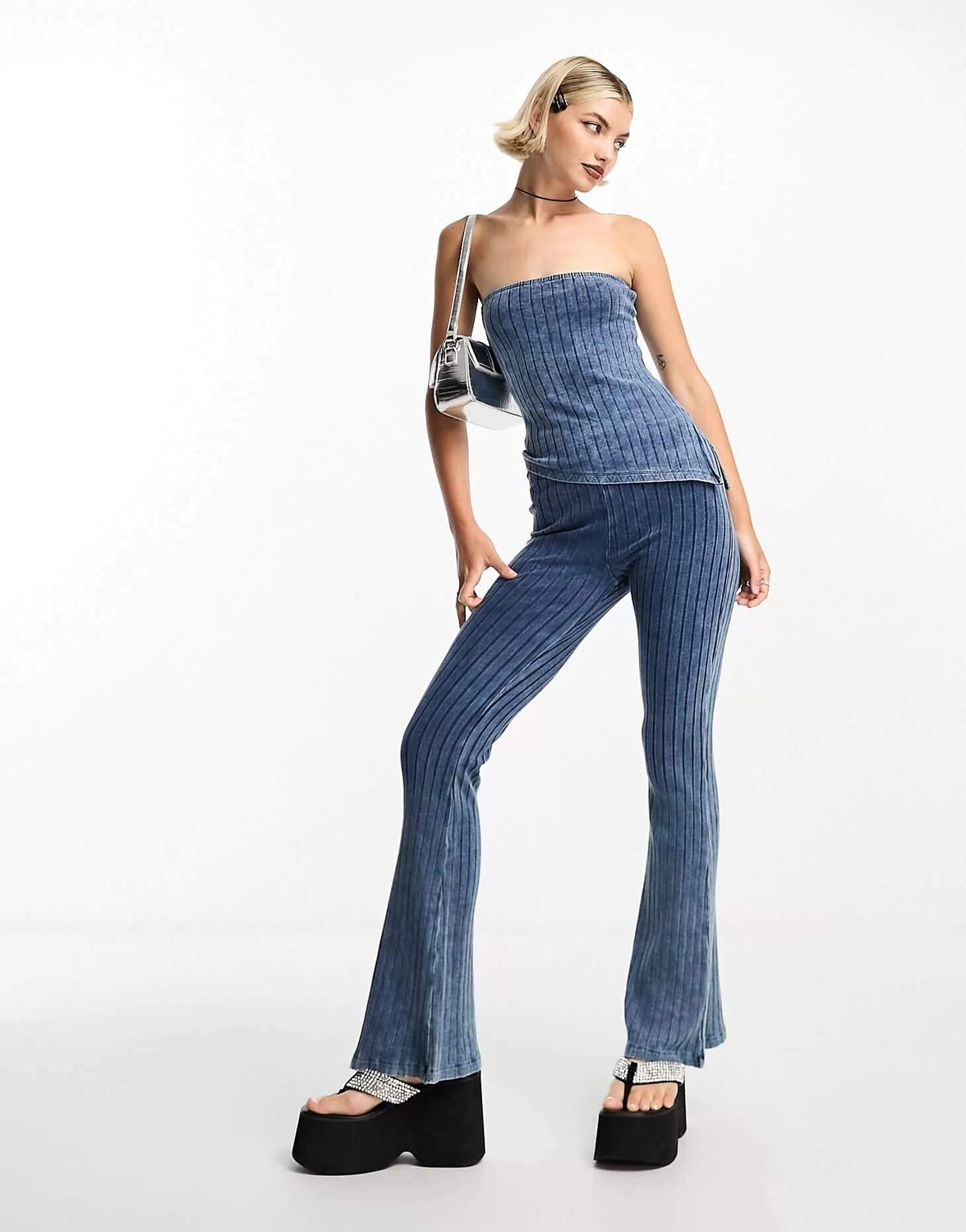 Расклешенные брюки в рубчик Collusion Flare In Denim Look, сине-голубой, Синий
Расклешенные брюки в рубчик Collusion Flare In Denim Look, сине-голубой, Синий