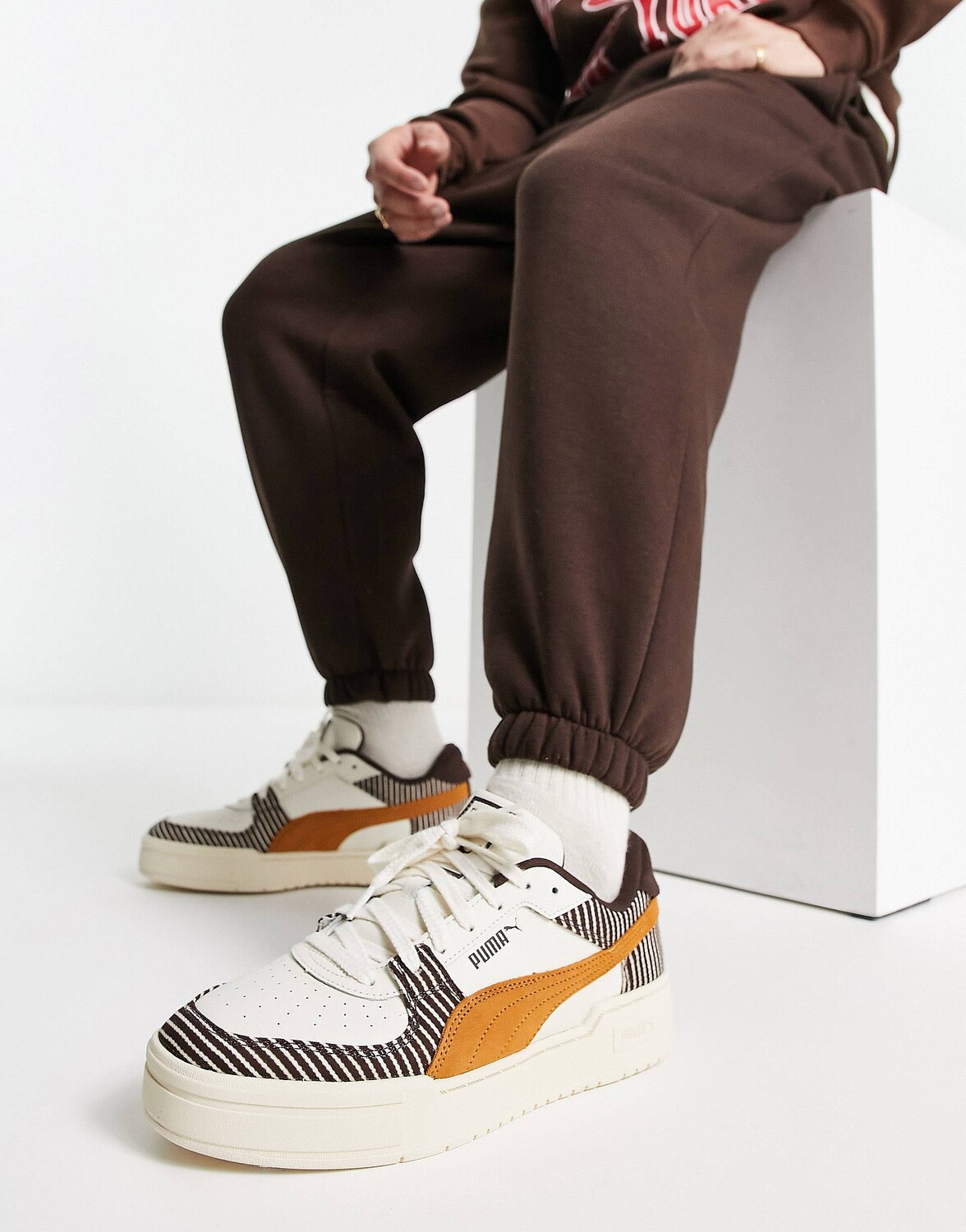 Бело-коричневые кроссовки Puma Ca Pro в стиле пэчворк — эксклюзивно для ASOS, Коричневый
Бело-коричневые кроссовки Puma Ca Pro в стиле пэчворк — эксклюзивно для ASOS, Коричневый