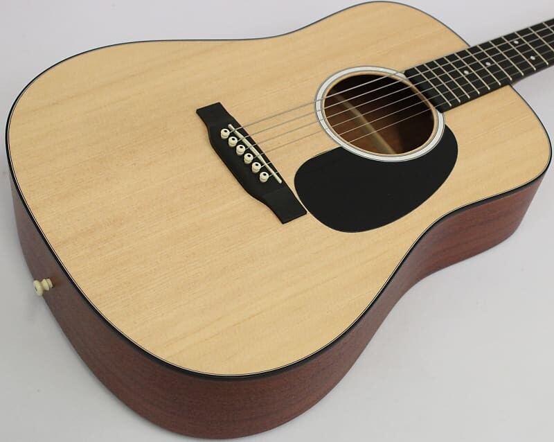 Акустическая гитара Martin DJr-10 Sitka Top Dreadnought Junior, натуральный цвет
Акустическая гитара Martin DJr-10 Sitka Top Dreadnought Junior, натуральный цвет