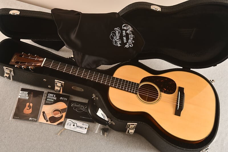 Акустическая гитара Martin Custom Shop 00 18 Style Deep Body 12 Fret Adirondack Flamey Hog #2795096
Акустическая гитара Martin Custom Shop 00 18 Style Deep Body 12 Fret Adirondack Flamey Hog #2795096