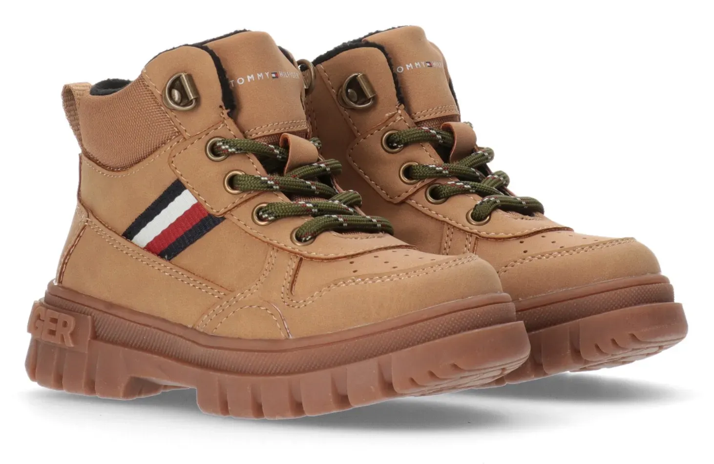 Ботинки Tommy Hilfiger на шнуровке "LACE-UP BOOTIE" с эффектной надписью-логотипом на подошве, цвет Camel
Ботинки Tommy Hilfiger на шнуровке "LACE-UP BOOTIE" с эффектной надписью-логотипом на подошве, цвет Camel