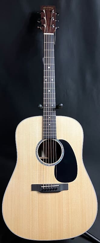 Акустическая электрогитара Martin D-13E Ziricote Dreadnought Gloss Natural с футляром
Акустическая электрогитара Martin D-13E Ziricote Dreadnought Gloss Natural с футляром