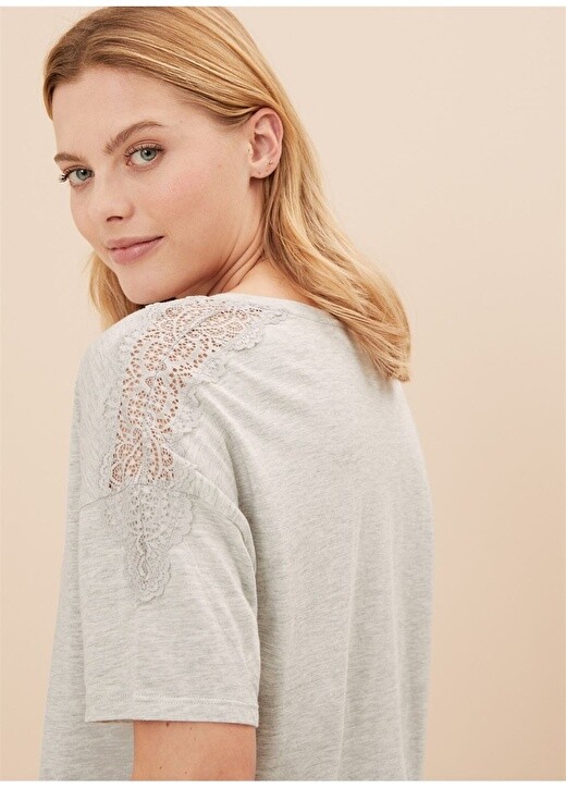 Однотонный светло-серый женский пижамный комплект с V-образным вырезом Marks & Spencer
Однотонный светло-серый женский пижамный комплект с V-образным вырезом Marks & Spencer