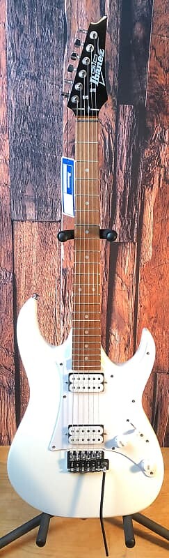 Электрогитара Ibanez GRX20W-WH GIO RX Series HH, белая GRX20W-WH GIO RX Series HH Electric Guitar
Электрогитара Ibanez GRX20W-WH GIO RX Series HH, белая GRX20W-WH GIO RX Series HH Electric Guitar