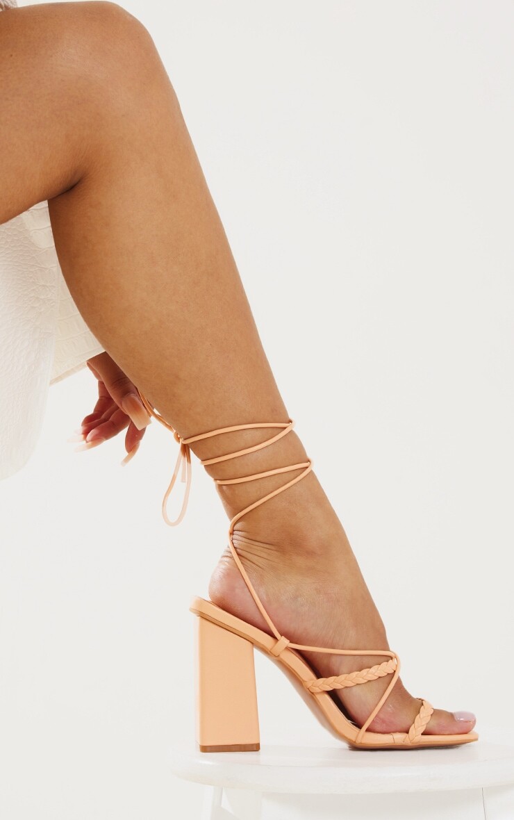 PrettyLittleThing Коралловые босоножки на блочном каблуке с плетеными ремешками и квадратным носком
PrettyLittleThing Коралловые босоножки на блочном каблуке с плетеными ремешками и квадратным носком