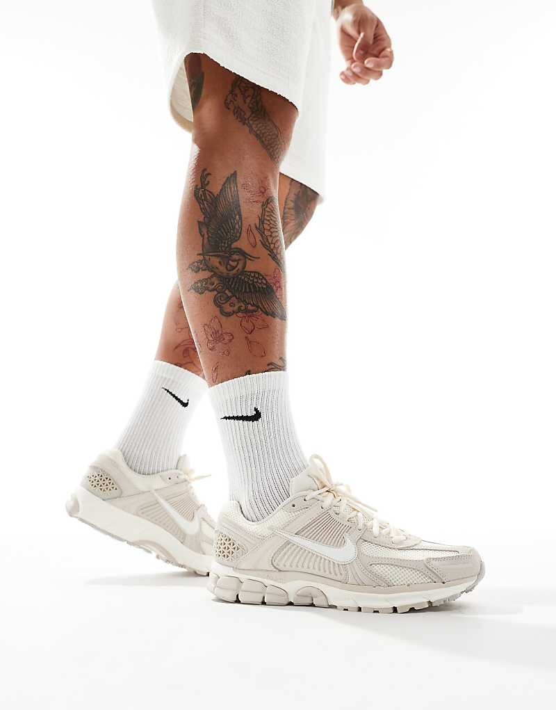 Белые кроссовки Nike Air Zoom Vomero 5, Белый, Белые кроссовки Nike Air Zoom Vomero 5
Белые кроссовки Nike Air Zoom Vomero 5, Белый, Белые кроссовки Nike Air Zoom Vomero 5