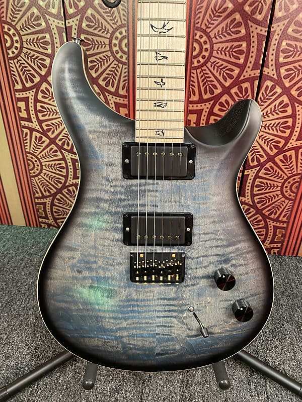 Электрогитара PRS Dustie Waring Signature CE 24 Hardtail 2023 - Present - Faded Blue Smokeburst
Электрогитара PRS Dustie Waring Signature CE 24 Hardtail 2023 - Present - Faded Blue Smokeburst