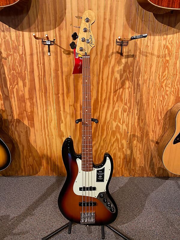 Fender Player Plus Jazz Bass с грифом Pau Ferro 2021 — настоящее время 3-цветный Sunburst Player Plus Jazz Bass with Pau Ferro Fretboard
Fender Player Plus Jazz Bass с грифом Pau Ferro 2021 — настоящее время 3-цветный Sunburst Player Plus Jazz Bass with Pau Ferro Fretboard