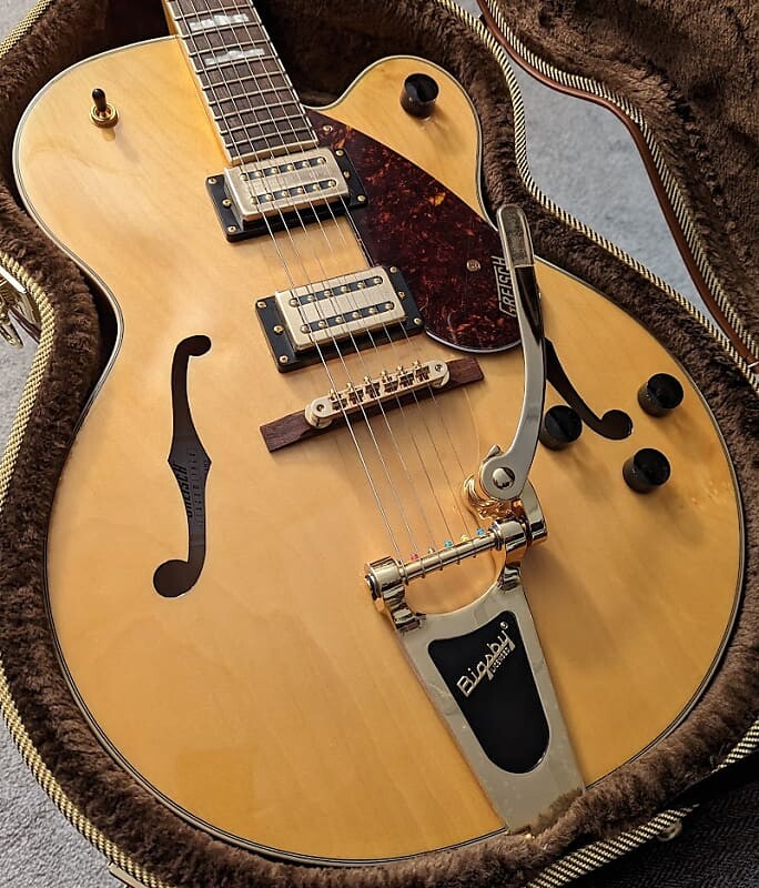 Gretsch G2410TG Village Amber/Gold, с футляром, комплектацией, рубашкой и доставкой
Gretsch G2410TG Village Amber/Gold, с футляром, комплектацией, рубашкой и доставкой