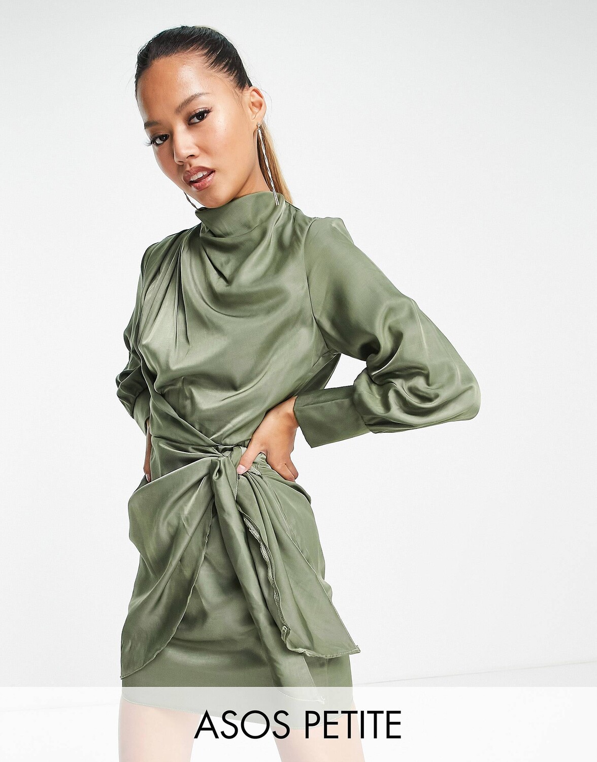 Платье мини цвета хаки с плиссированным вырезом и юбкой на завязках ASOS DESIGN Petite
Платье мини цвета хаки с плиссированным вырезом и юбкой на завязках ASOS DESIGN Petite