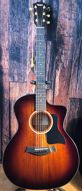 Taylor 224ce-K DLX Koa Grand Auditorium с электроникой ES2, разрез — затененный Edgeburst 224ce-K DLX Koa Grand Auditorium with ES2 Electronics, Cutaway
Taylor 224ce-K DLX Koa Grand Auditorium с электроникой ES2, разрез — затененный Edgeburst 224ce-K DLX Koa Grand Auditorium with ES2 Electronics, Cutaway