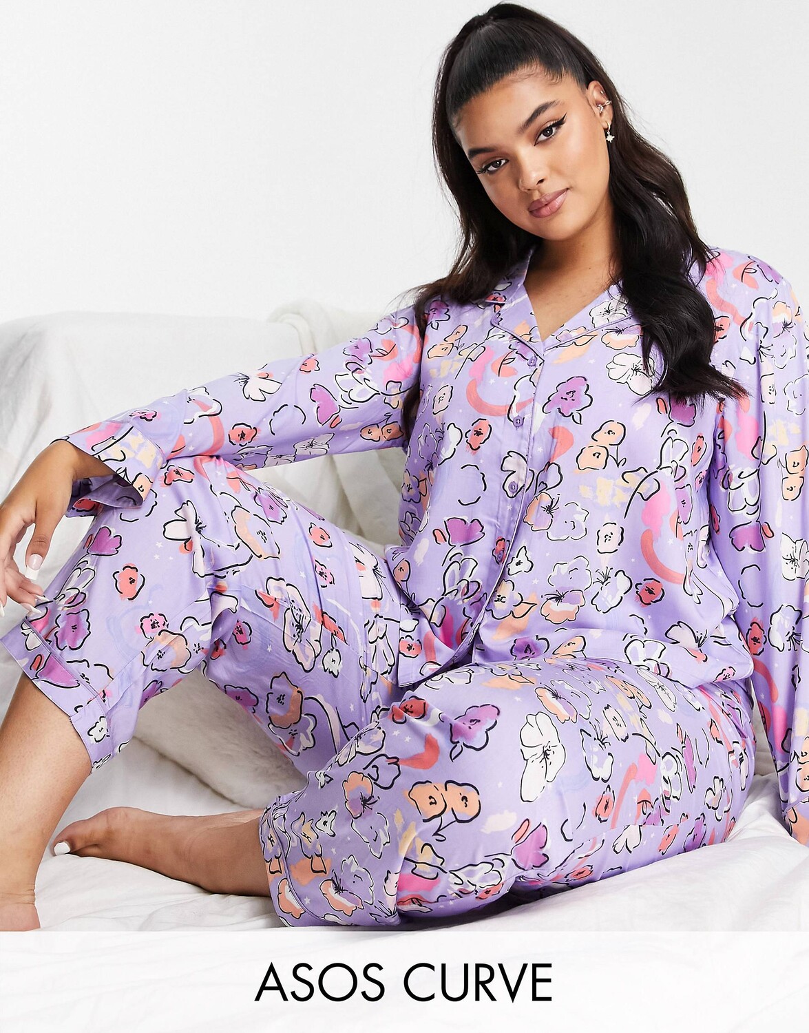 Эксклюзивная фиолетовая пижама из модала с цветочным принтом и брюками ASOS DESIGN Curve
Эксклюзивная фиолетовая пижама из модала с цветочным принтом и брюками ASOS DESIGN Curve