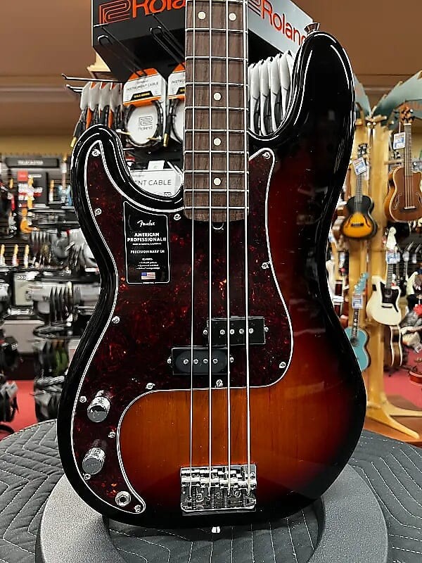 Fender American Professional II Precision Bass, левая рука, накладка на гриф из палисандра, 3 цвета Sunburst American Professional II Precision Bass Left-Hand, Rosewood Fingerboard, 3-Color Sunburst
Fender American Professional II Precision Bass, левая рука, накладка на гриф из палисандра, 3 цвета Sunburst American Professional II Precision Bass Left-Hand, Rosewood Fingerboard, 3-Color Sunburst