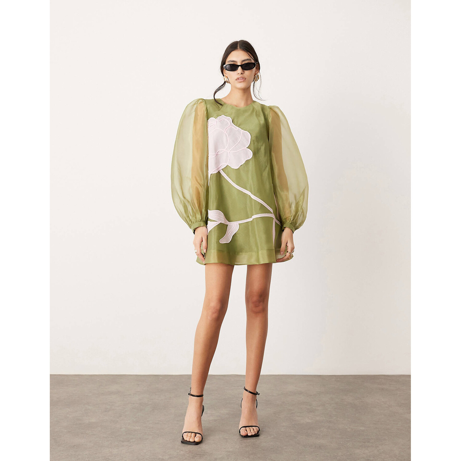 Платье Asos Edition Flared Short With Applied Floral Pattern And Voluminous Sleeves, хаки
Платье Asos Edition Flared Short With Applied Floral Pattern And Voluminous Sleeves, хаки