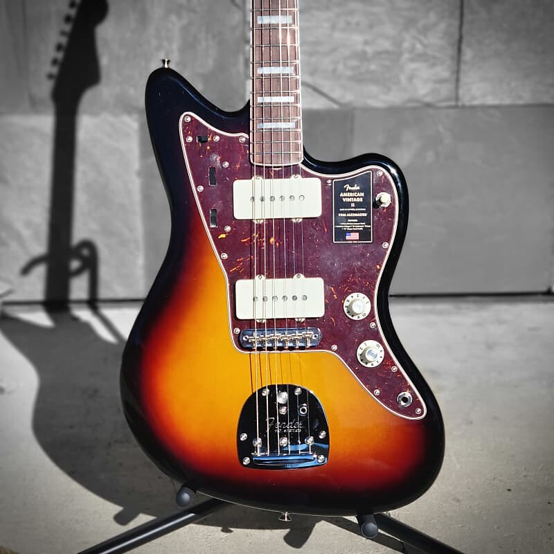 Fender American Vintage II 1966 Jazzmaster Палисандр Накладка на гриф 3 цвета Sunburst 0110340800
Fender American Vintage II 1966 Jazzmaster Палисандр Накладка на гриф 3 цвета Sunburst 0110340800