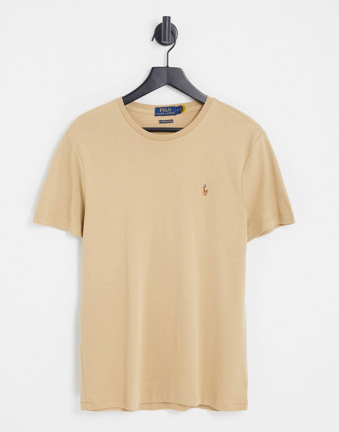 Бежевая футболка узкого кроя из хлопка пима Polo Ralph Lauren с логотипом в виде нескольких пони
Бежевая футболка узкого кроя из хлопка пима Polo Ralph Lauren с логотипом в виде нескольких пони